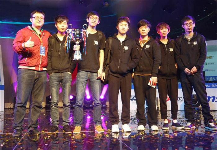 EDG has always wanted to speak with results. After winning LPL Spring, they also took the IET 2014 title.