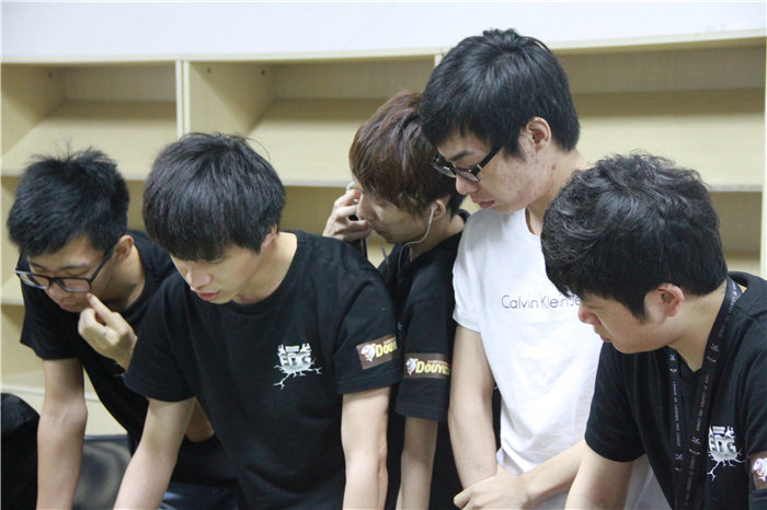 In and out of game, ClearLove loves to talk strategy with the team.