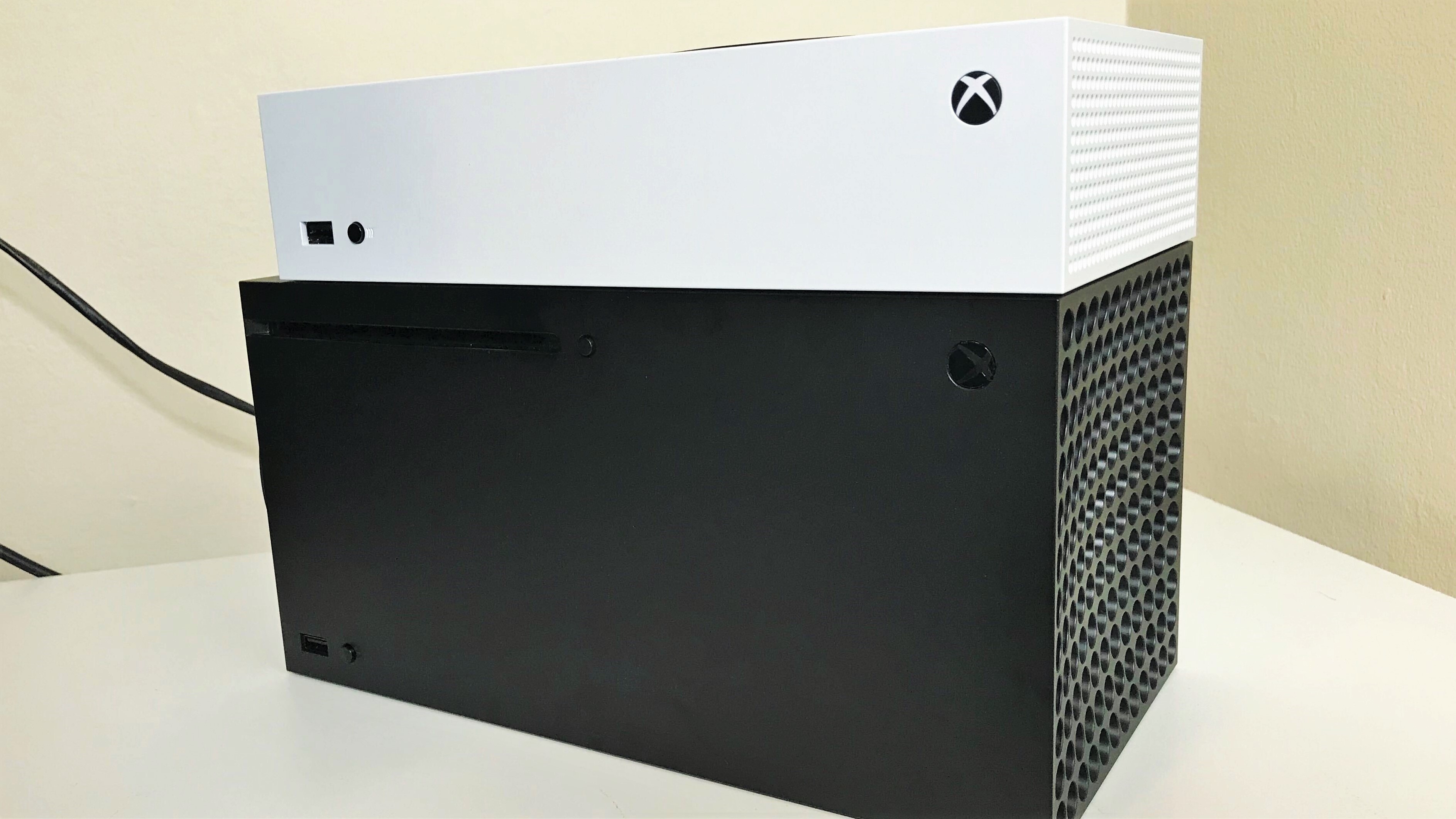 Heerlijk Vaderlijk oneerlijk We Have The Xbox Series X And Series S Mockup Consoles: A Closer Look And  Size Comparisons - GameSpot