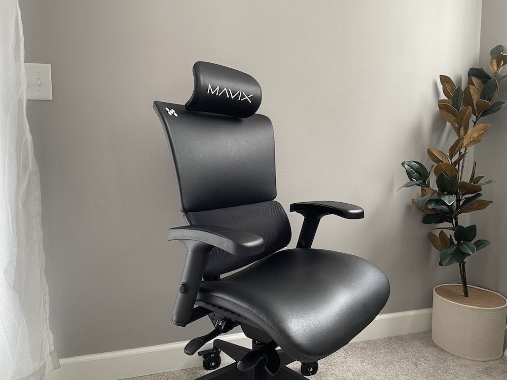 The Mavix M9 has an understated design that's a mix between gaming and office chairs.