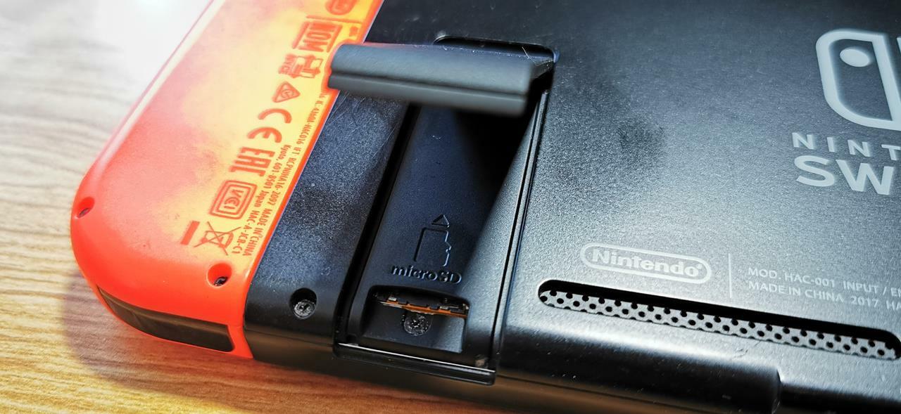 How to safely swap microSD cards on your Nintendo Switch