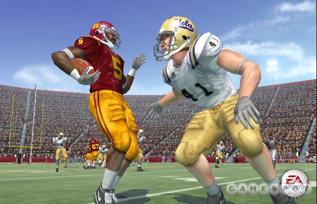 Gentleman, we introduce the back juke. You'll be avoiding defenders with the right analog stick in NCAA Football 2006.