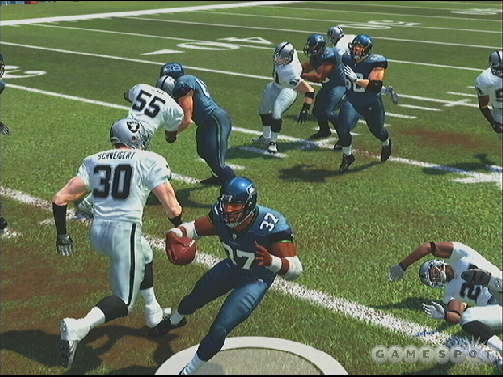 Use the new highlight stick to pull off your running back’s special moves, like a juke to dodge an approaching defender.