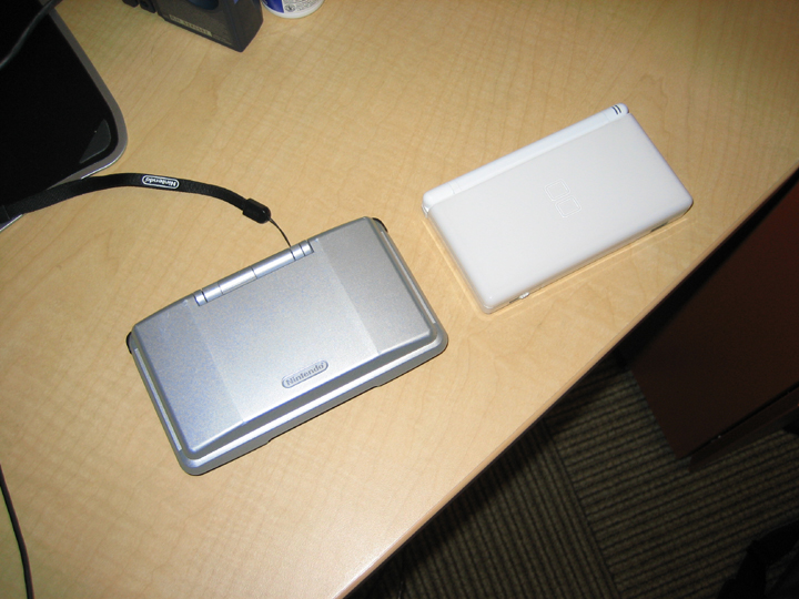 Compare the size difference between the Nintendo DS and the Nintendo DS Lite.