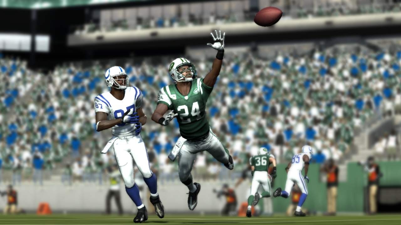 It's the best offense versus the best defense in the Madden NFL 11 demo.