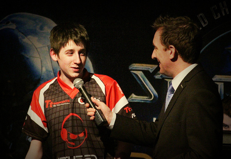 16-year-old Zerg player Jonny REcco has joined Team Dignitas.