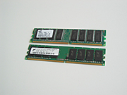 DDR RAM on the top, DDR2 on the bottom.