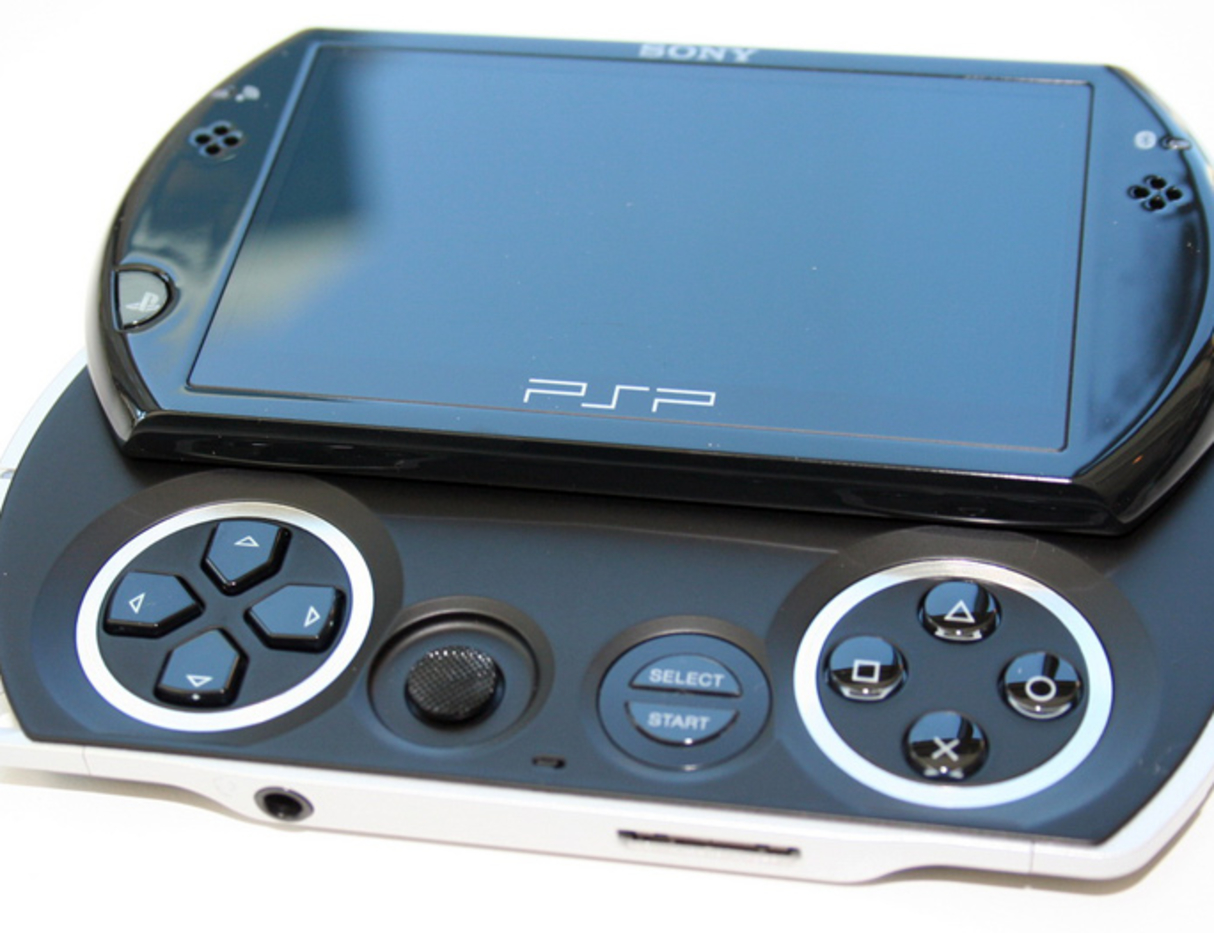 Игровая приставка найти. PSP go n1008. Сони плейстейшен PSP. Сони ПСП го. PLAYSTATION Portable go (PSP go).