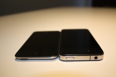 iPod Touch vs. iPhone 4.