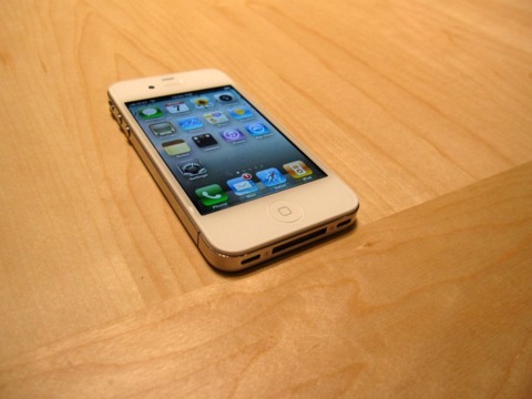 Apple saw no shortage in demand for iPhone 4.