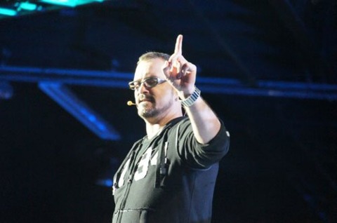 Chris Metzen hyped up the crowd with a pro-geek pep talk.
