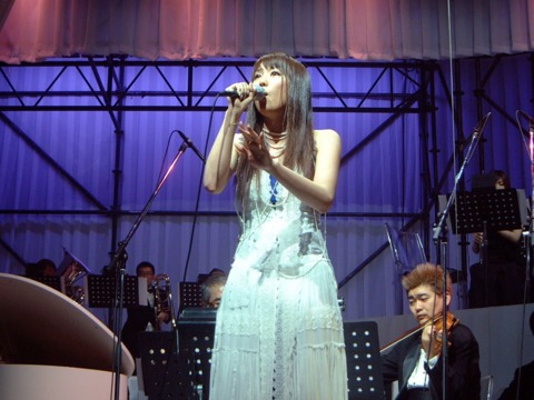  Sayuri Sugawara serenades the FFXIII party.