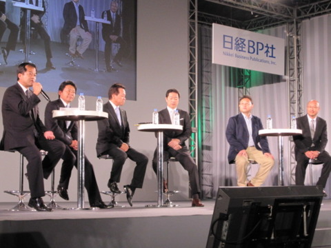 The six panelists take their seats.