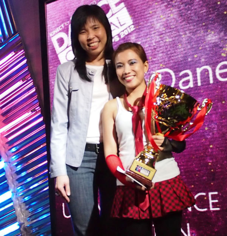 Dance Central champion Sarah Dane Camongol (right) with Microsoft Singapore managing director Jessica Tan (left).