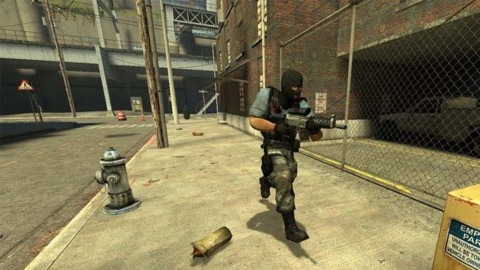 Counter-Strike: Source, running and gunning for the Mac.