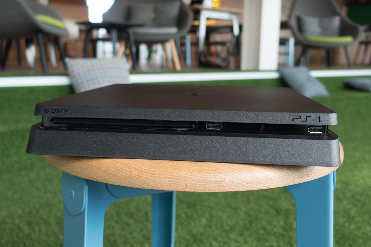 The Scale of PS4 Slim