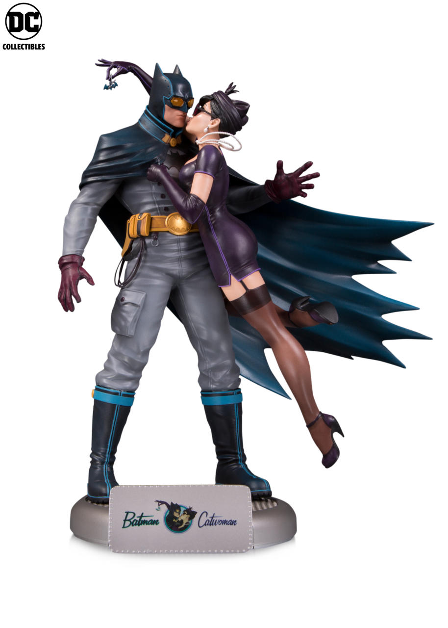 DC Bombshells: Batman And Catwoman