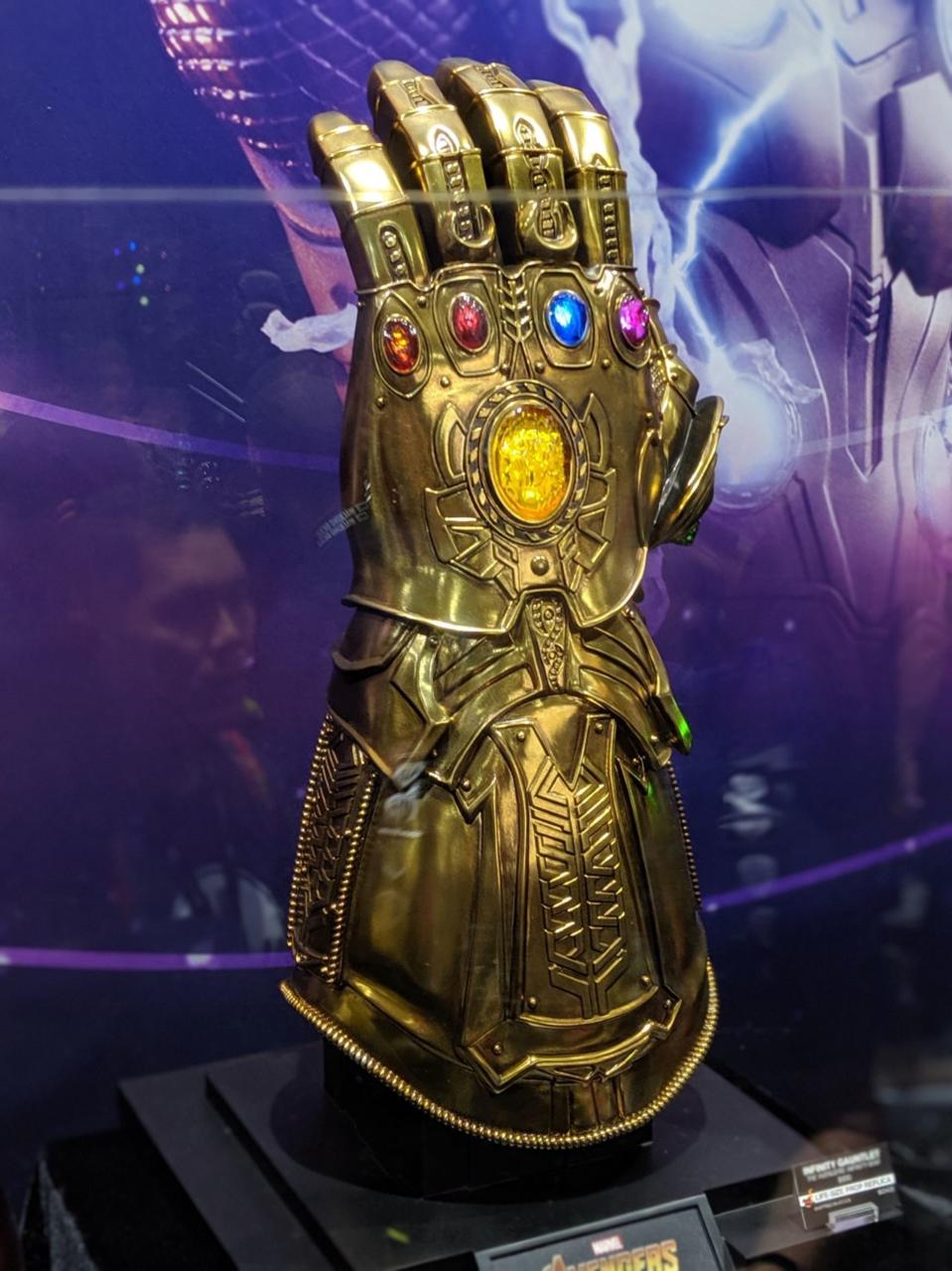 Infinity Guantlet (Life-Size Replica)