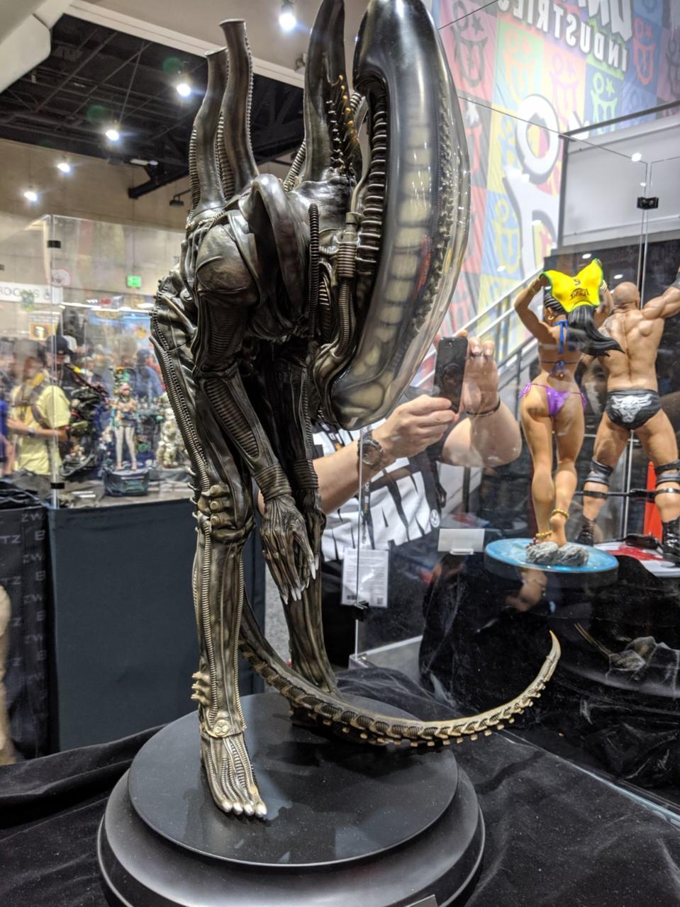 Alien Big Chap 1:3 Scale Statue