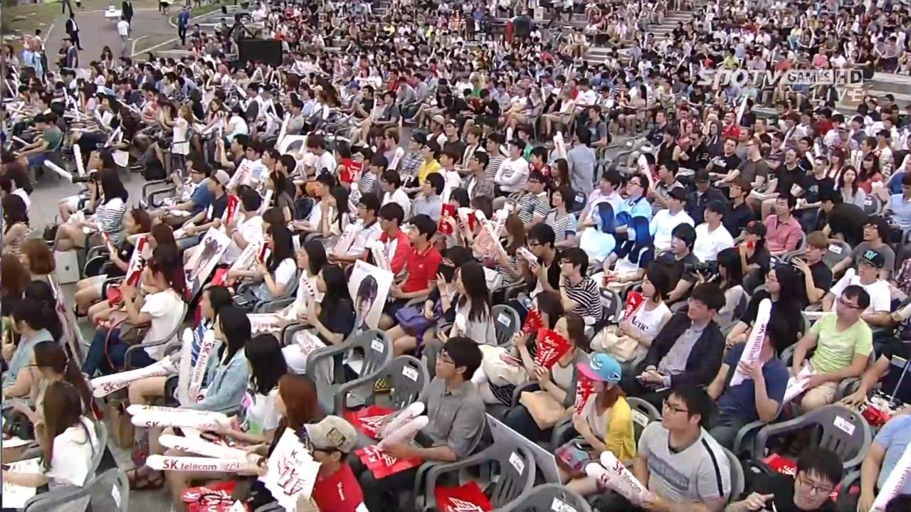 A part of the crowd that came to cheer their favourite team. Image courtesy of SpoTV/Twitch.tv