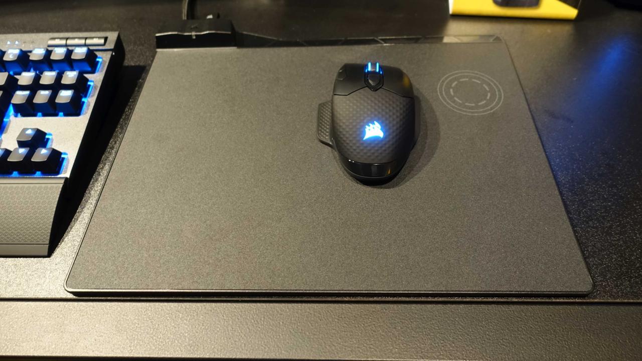 Corsair Dark Core SE Wireless Mouse And Qi Charging Pad