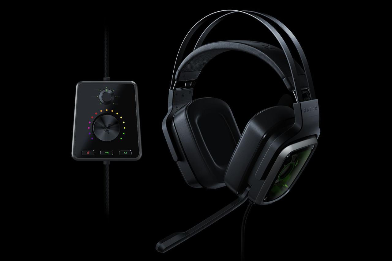The Razer Tiamat 7.1 V2 and the packaged audio controller.