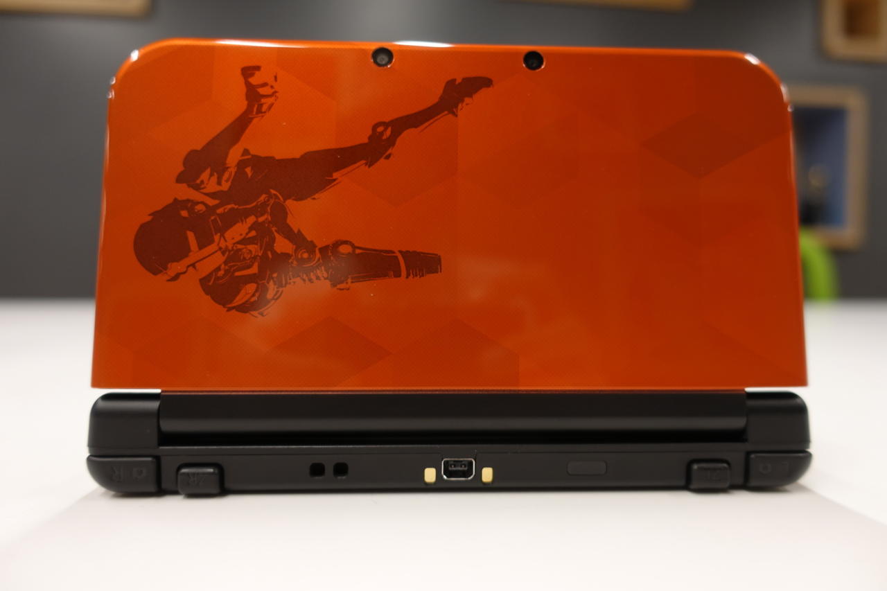 Topside of the Samus Edition New 3DS XL