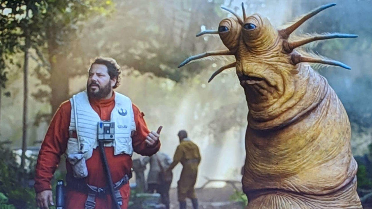Greg Grunberg as Temmin Wexley and an alien in the movie