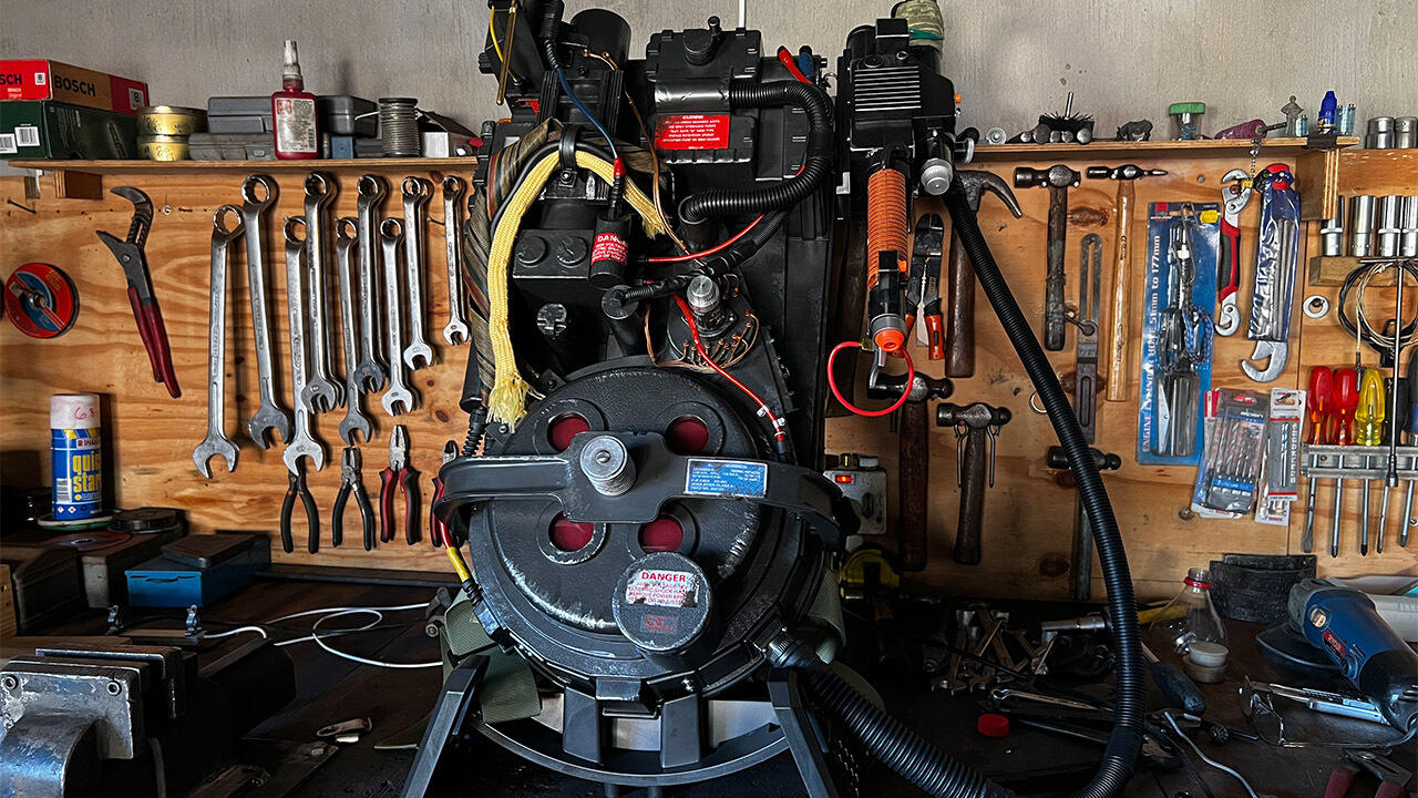 ghostbusters proton pack deluxe replica
