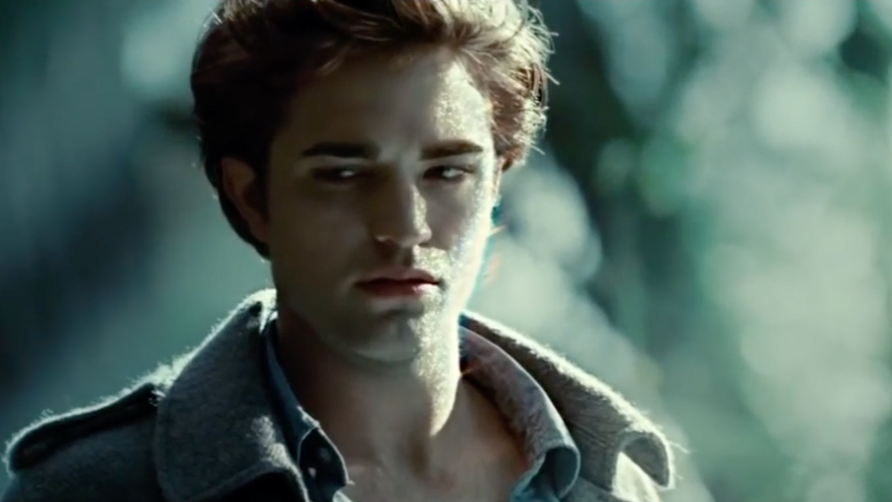 Una foto de Edward Cullen, también conocido como Tú, después de esa bomba de baño.