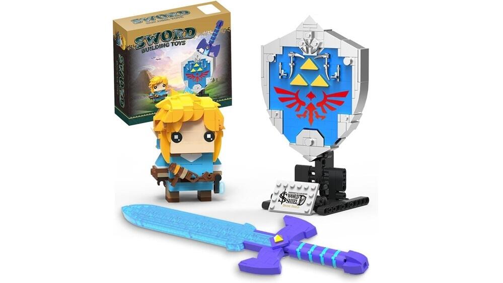 The Master Sword and Shield with Link Action Figure (614 pieces)