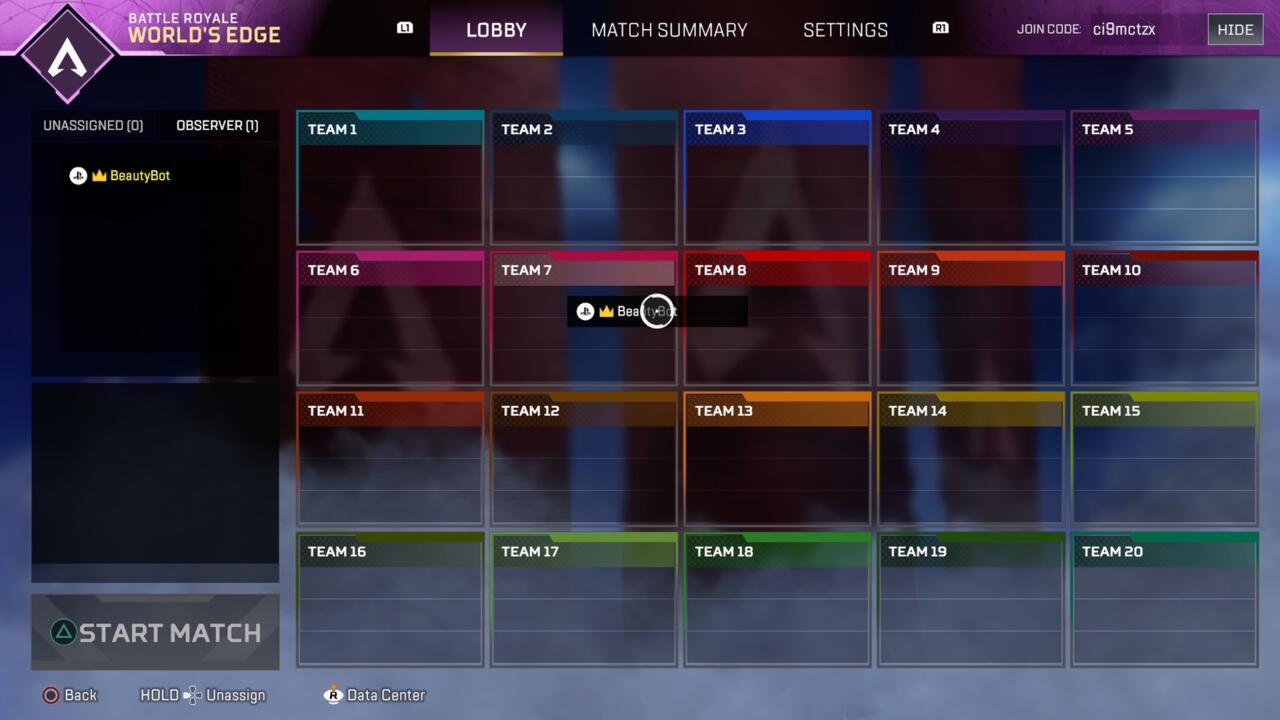 管理员可以访问一个特殊的设置菜单（如右上图所示）和多个用于调整游戏玩法的选项。