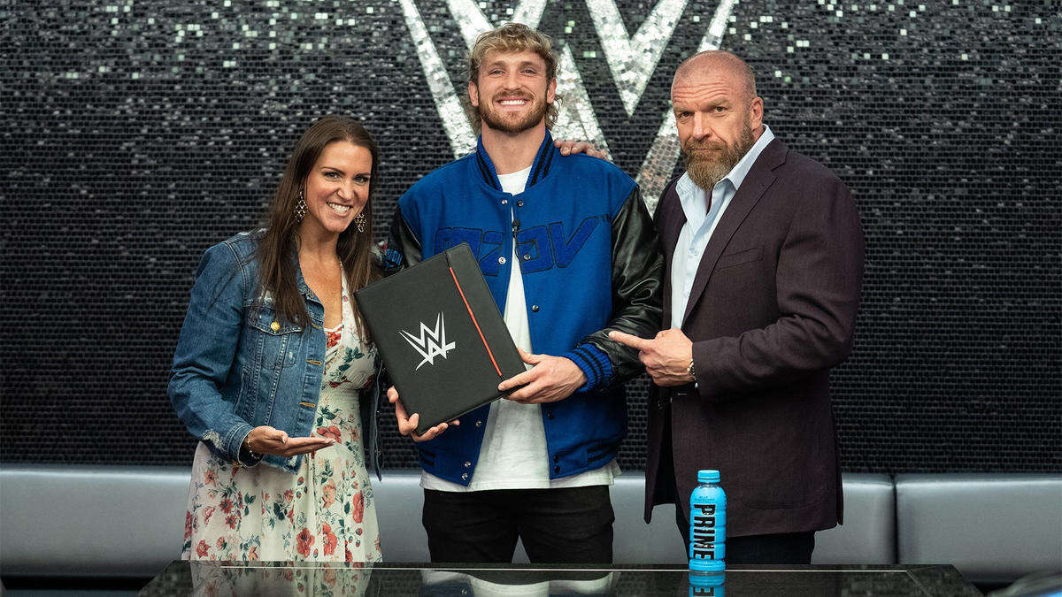 YouTube Star Logan Paul Signs WWE Contract